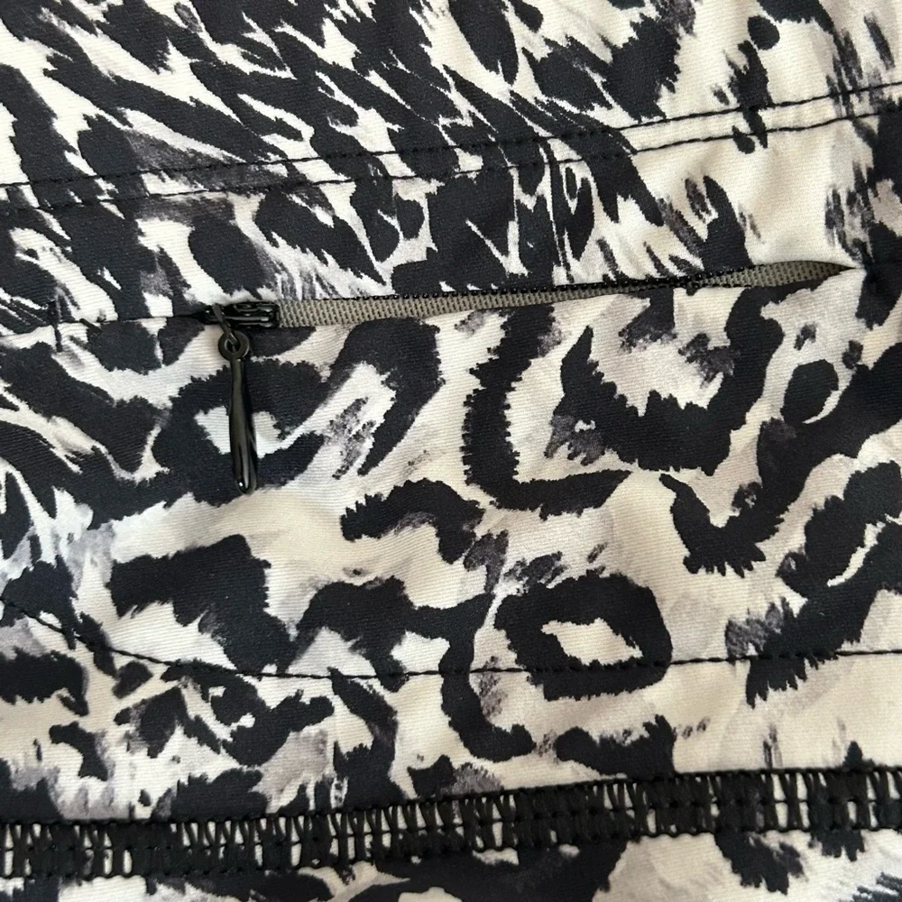 Lorna Jane 3/4 Leggings‎  Black/Grey Animal Print with Back Zipper Pocket